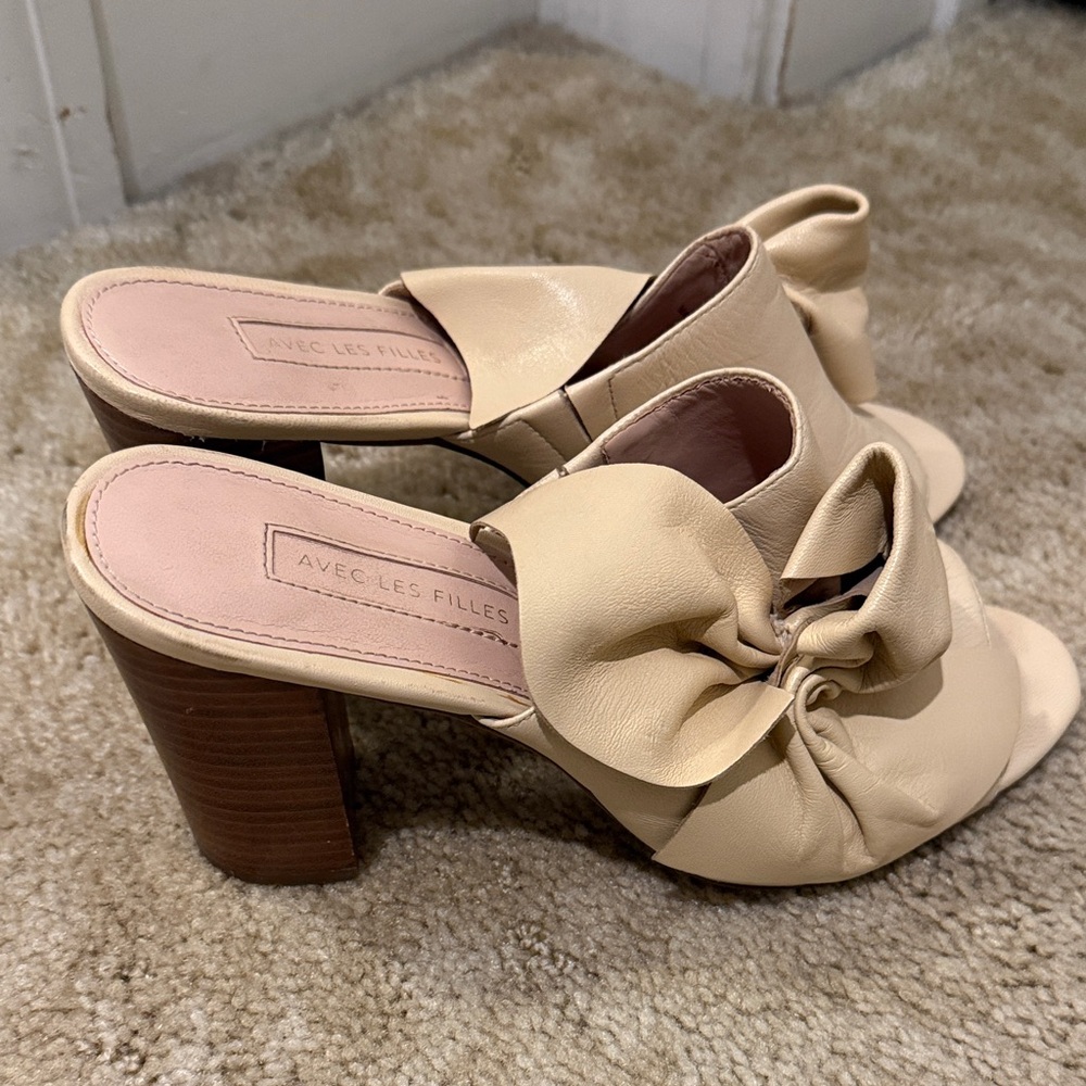 Women’s Avec Les Filles Tan Women's Bow Mules